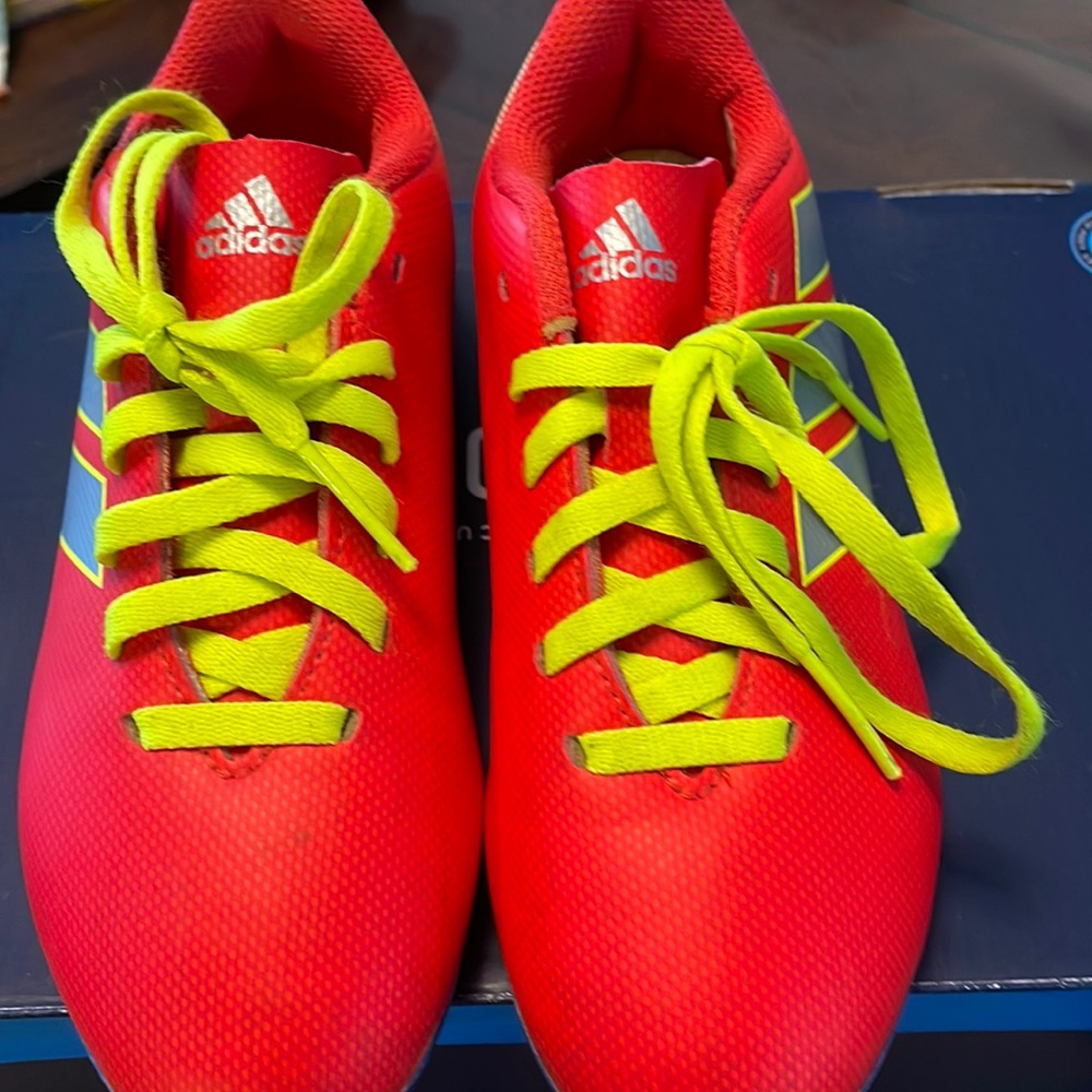 Used Kids soccer cleats size 1 1/2 . In excellent conditions.